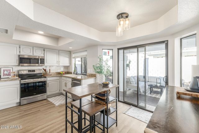 3314 E LONGHORN Drive, Phoenix, AZ 85050