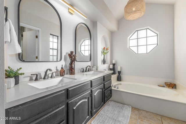 3314 E LONGHORN Drive, Phoenix, AZ 85050