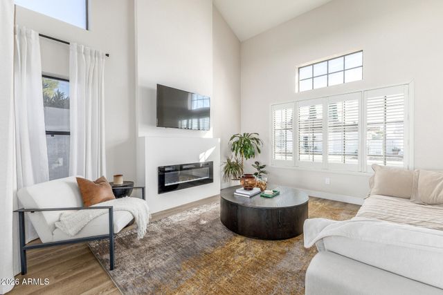 3314 E LONGHORN Drive, Phoenix, AZ 85050