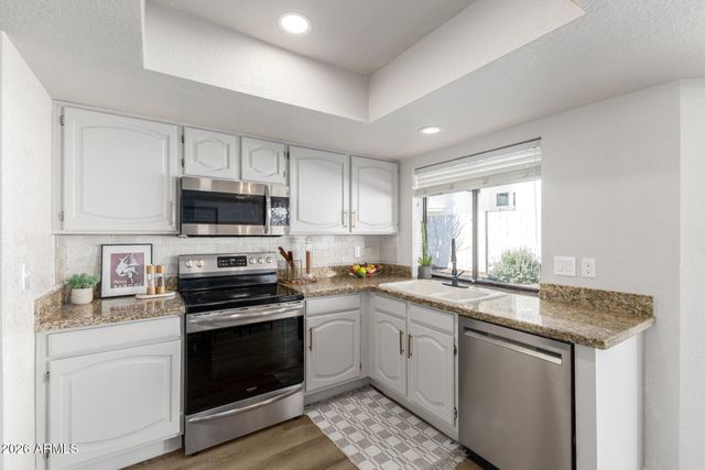 3314 E LONGHORN Drive, Phoenix, AZ 85050