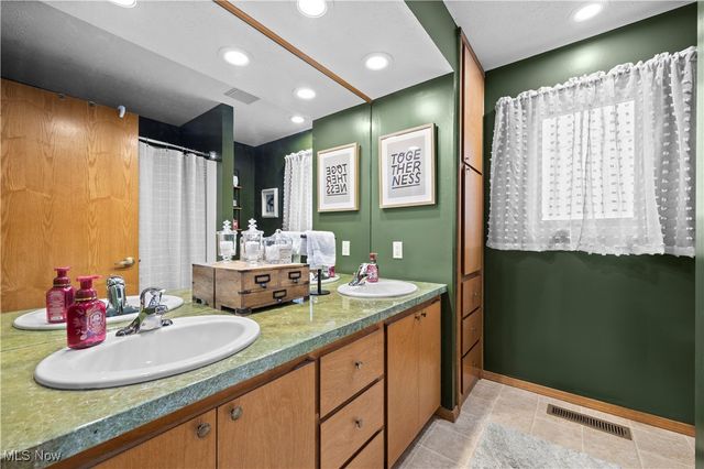 33125 Tanager Court, North Ridgeville, OH 44039