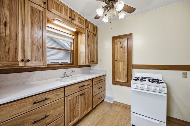 813 18th Street SE, Cedar Rapids, IA 52403