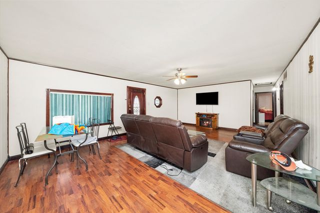 121 Cypress Drive, Bolingbrook, IL 60440