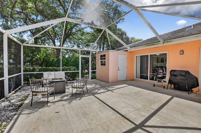 102 Sun Terrace Ct, Palm Beach Gardens, FL 33403