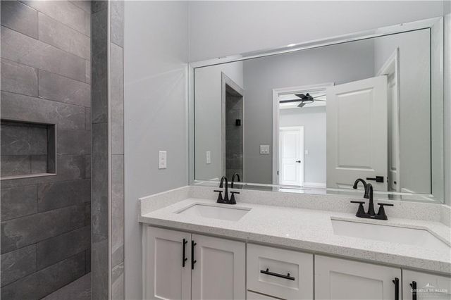 611 Tower Oak Drive, Alamo, TX 78516