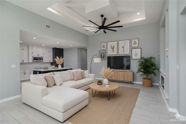 611 Tower Oak Drive, Alamo, TX 78516