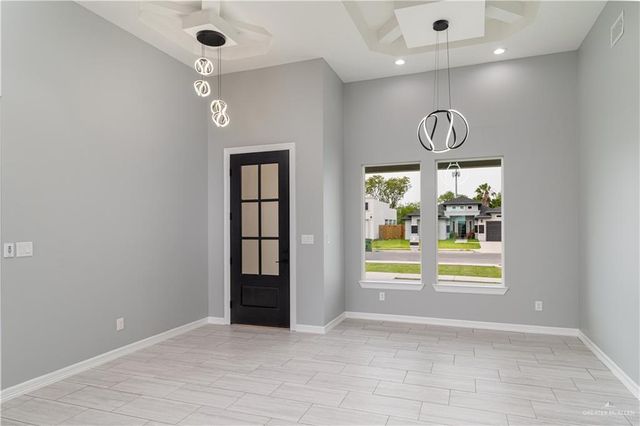 611 Tower Oak Drive, Alamo, TX 78516