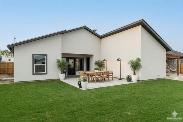 611 Tower Oak Drive, Alamo, TX 78516