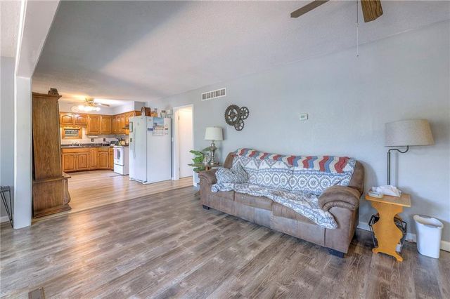 25605 S Lake Annette Road, Freeman, MO 64746