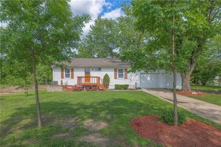 25605 S Lake Annette Road, Freeman, MO 64746