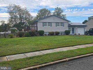 5 BENEDETTE DR, Waterford Works, NJ 08089