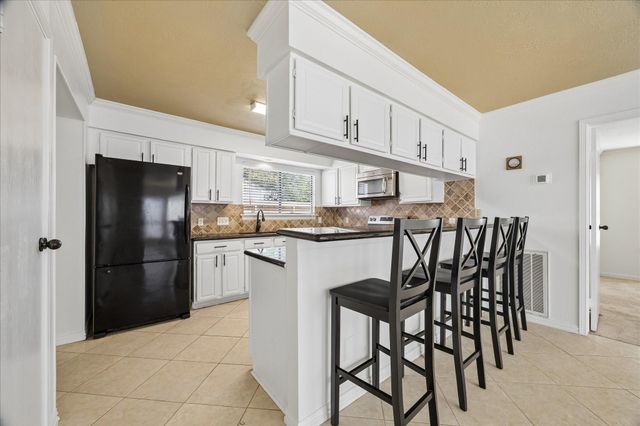 15714 Pipers View Drive, Houston, TX 77598