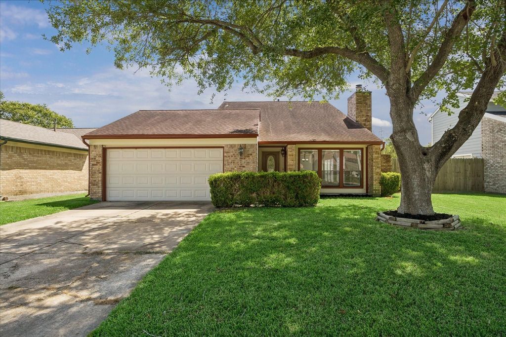 15714 Pipers View Drive, Houston, TX 77598