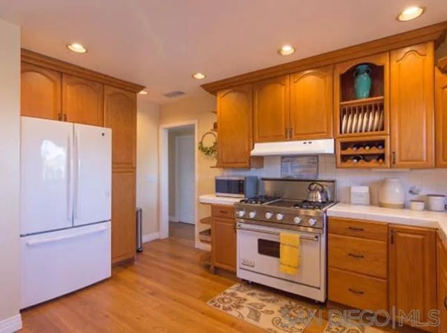 1566 Santa Barbara, San Diego, CA 92107