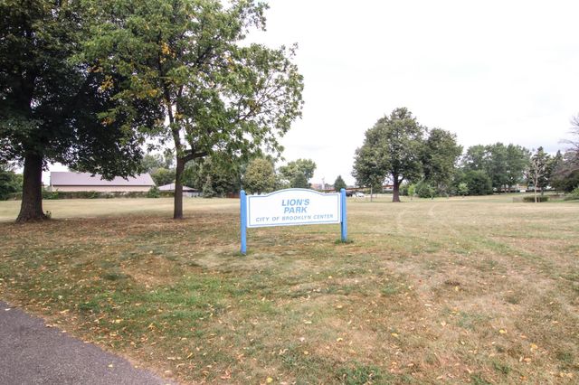 2313 55th Avenue N, Brooklyn Center, MN 55430