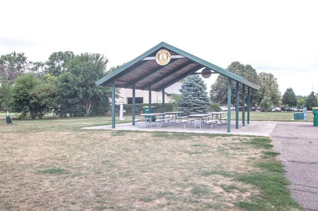 2313 55th Avenue N, Brooklyn Center, MN 55430