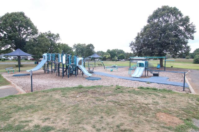 2313 55th Avenue N, Brooklyn Center, MN 55430