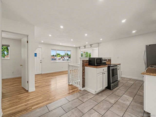 930 Hemlock Way, Broomfield, CO 80020