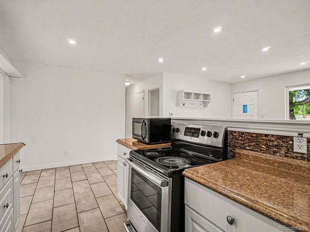 930 Hemlock Way, Broomfield, CO 80020