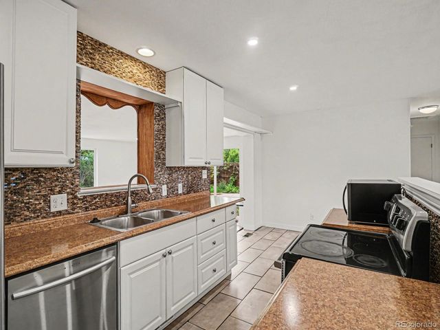 930 Hemlock Way, Broomfield, CO 80020