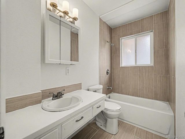 930 Hemlock Way, Broomfield, CO 80020