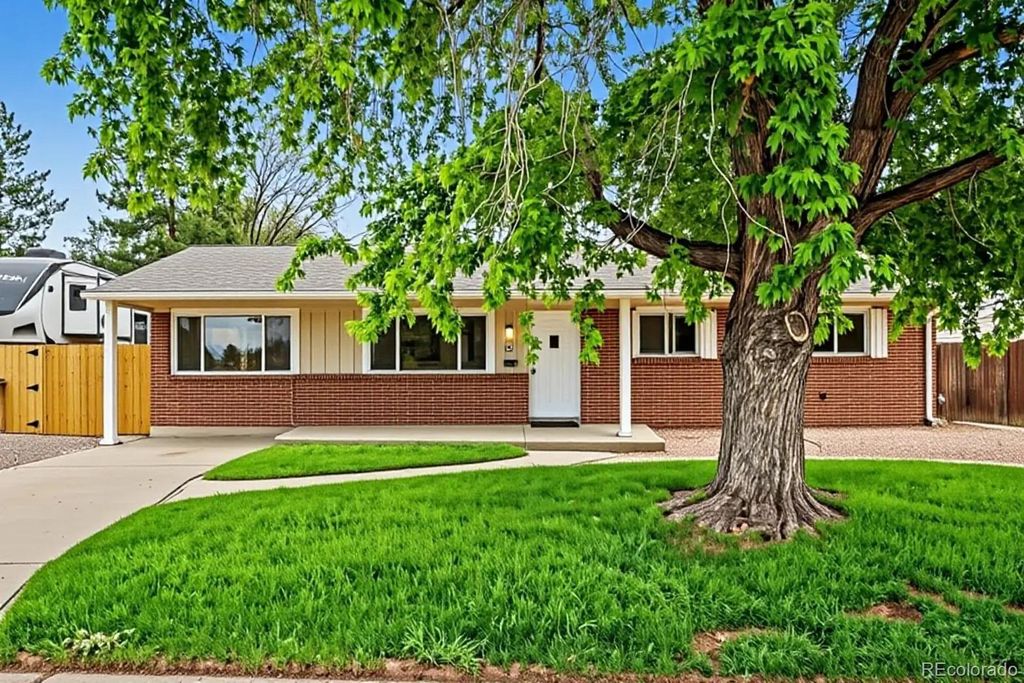 930 Hemlock Way, Broomfield, CO 80020