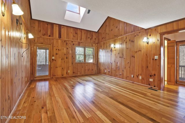 815 York Rd, Crossville, TN 38555