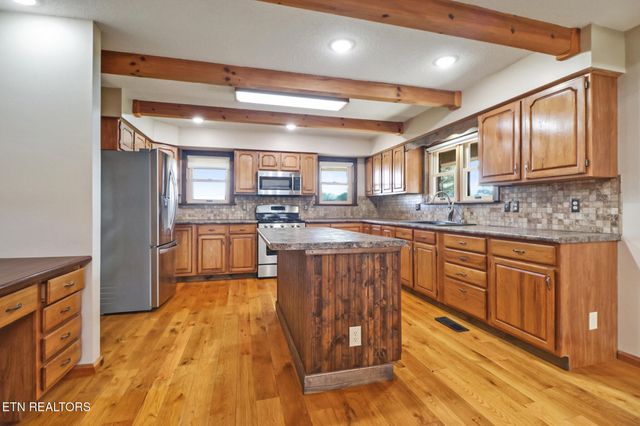 815 York Rd, Crossville, TN 38555