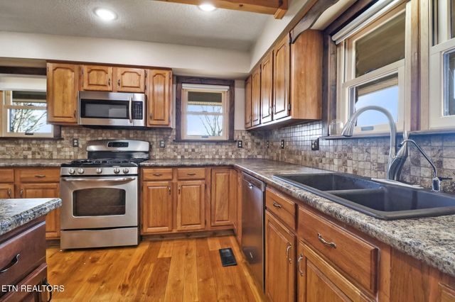 815 York Rd, Crossville, TN 38555