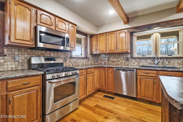 815 York Rd, Crossville, TN 38555