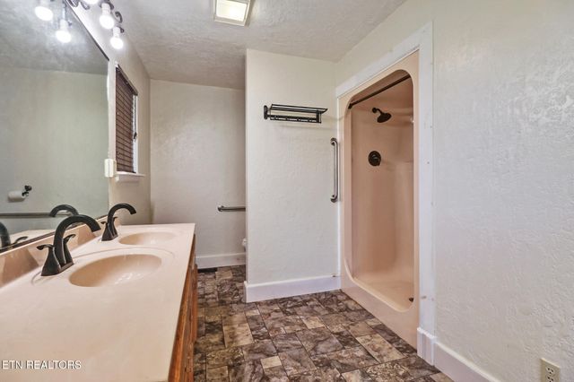 815 York Rd, Crossville, TN 38555