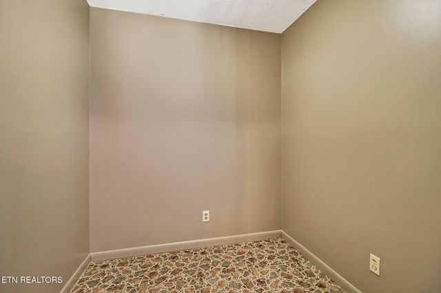 815 York Rd, Crossville, TN 38555