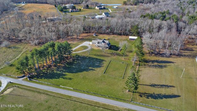 815 York Rd, Crossville, TN 38555
