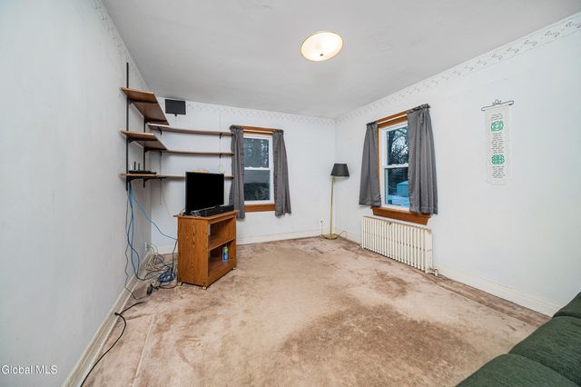 8 Providence Street, Guilderland, NY 12203