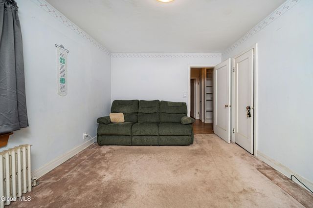 8 Providence Street, Guilderland, NY 12203