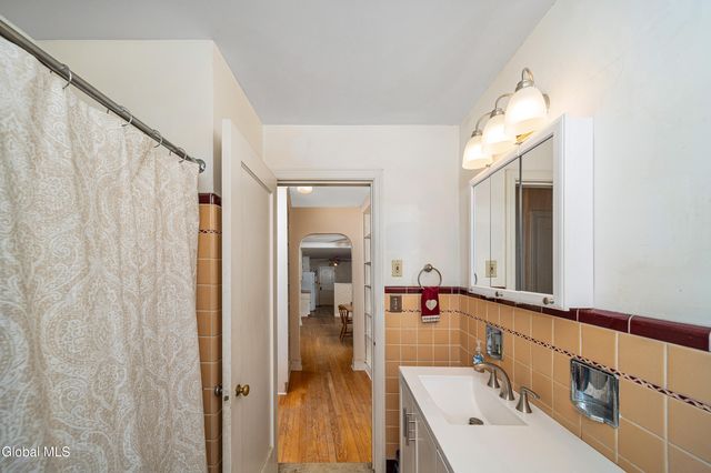 8 Providence Street, Guilderland, NY 12203