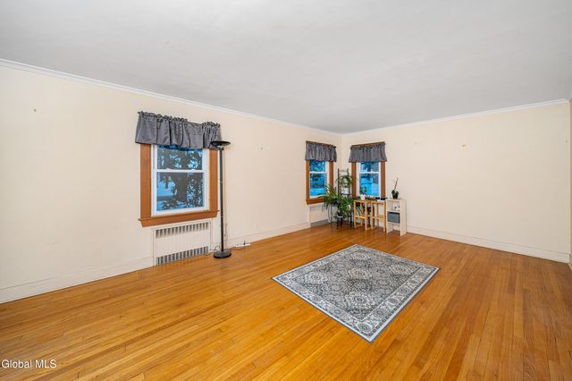 8 Providence Street, Guilderland, NY 12203