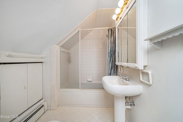 8 Providence Street, Guilderland, NY 12203