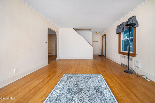 8 Providence Street, Guilderland, NY 12203