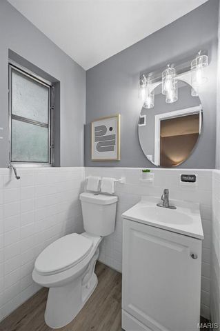8605 Mayflower Court, University City, MO 63132