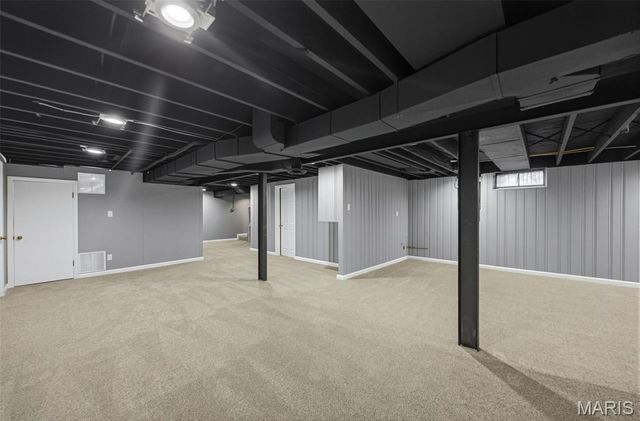 8605 Mayflower Court, University City, MO 63132