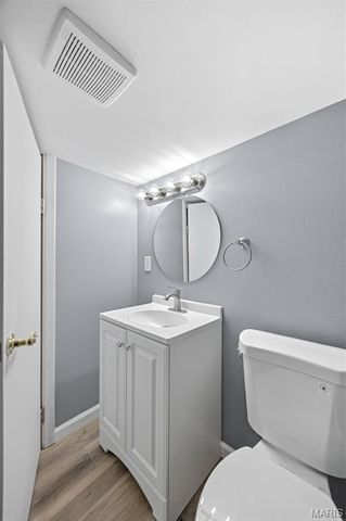 8605 Mayflower Court, University City, MO 63132