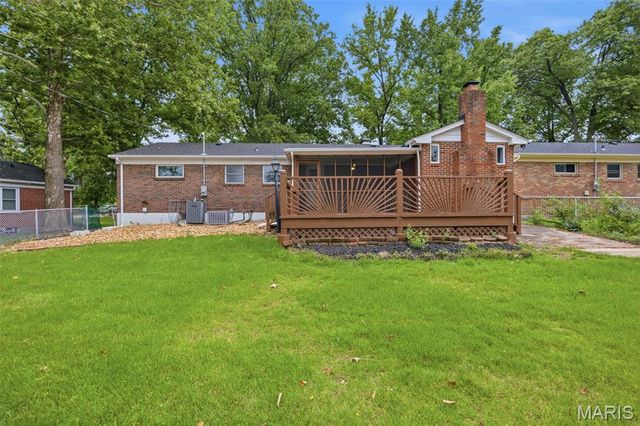 8605 Mayflower Court, University City, MO 63132