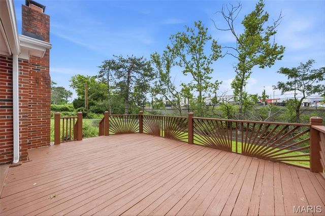 8605 Mayflower Court, University City, MO 63132