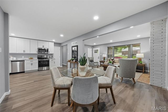 8605 Mayflower Court, University City, MO 63132