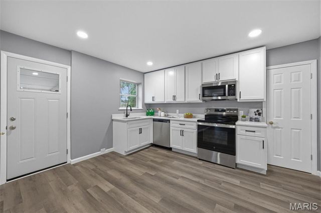 8605 Mayflower Court, University City, MO 63132