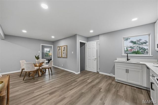 8605 Mayflower Court, University City, MO 63132