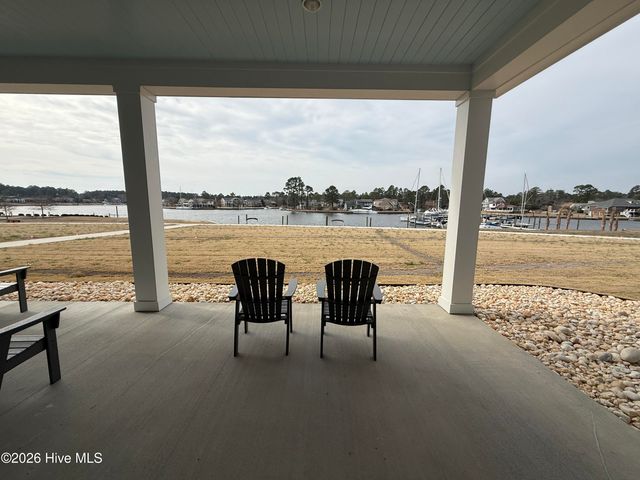 2072 Royal Pines Drive, New Bern, NC 28560