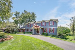 135 Harbor Drive, Lake Barrington, IL 60010