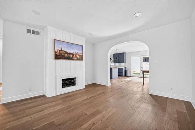 12618 Huntingwick Drive 100, Houston, TX 77024